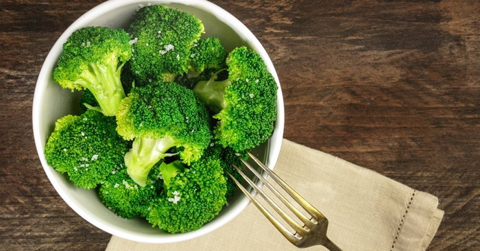 ควบคุมอาหารป้องกันโรคอัลไซเมอร์ จากผักใบเขียวและผลไม้